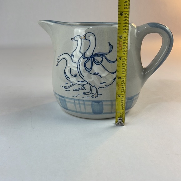 Louisville Stoneware Gaggle of Geese Pottery Pitcher - Picture 13 of 15